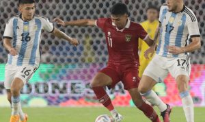 TIMNAS INdonesia harus mengakui keunggulan juara Piala Dunia 2022, Argentina, setelah kalah 0-2 di pertandingan FIFA Match Day di Stadion Utama Gelora Bung Karno, Jakarta, Senin (19/6).(FOTO: www.informasiterpercaya.com)