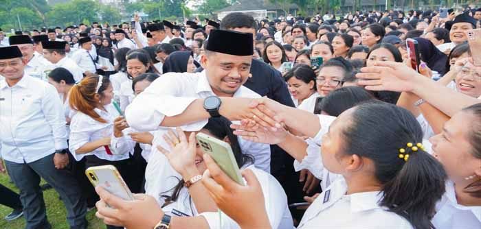 Wali Kota Medan, Bobby Nasution melantik 1.153 Pegawai Pemerintah dengan Perjanjian Kerja (PPPK) Kota Medan di Stadion Mini Universitas Sumatera Utara (USU).(Foto:www.informasiterpercaya.com)