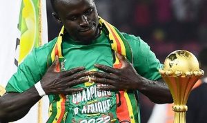 Al Nassr dikabarkan selangkah lagi dapatkan Sadio Mane dari Bayern Munich. Maka musim depan, klub Arab Saudi itu punya duet pemenang Ballon d'Or dan pemain terbaik Afrika!.(Foto:www.informasiterpercaya.com)