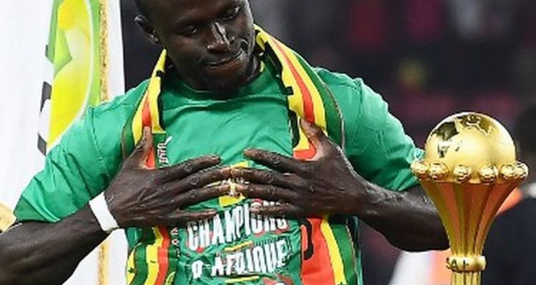 Al Nassr dikabarkan selangkah lagi dapatkan Sadio Mane dari Bayern Munich. Maka musim depan, klub Arab Saudi itu punya duet pemenang Ballon d'Or dan pemain terbaik Afrika!.(Foto:www.informasiterpercaya.com)