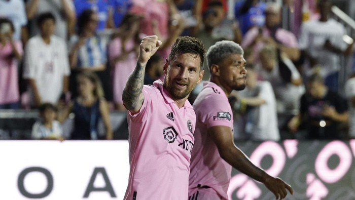 Sergio Aguero ikut senang melihat debut Lionel Messi di Inter Miami. Andai belum pensiun, Aguero yakin akan main bareng Messi.(Foto:www.informasiterpercaya.com)