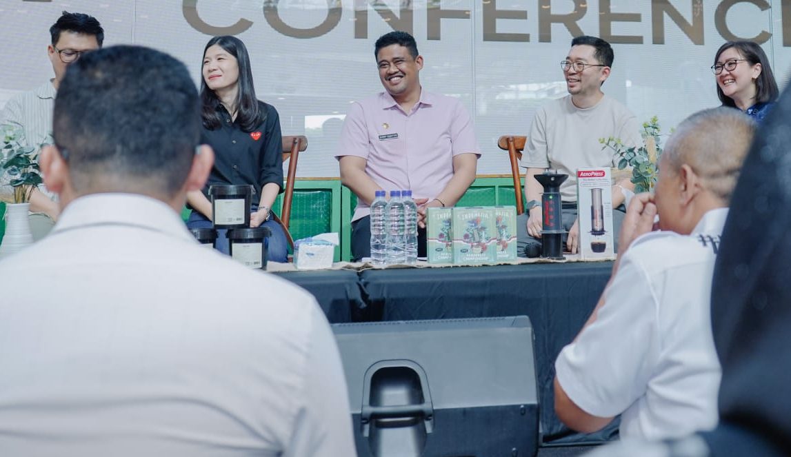 Pemko Medan berusaha memberikan kemudahan dalam segala bentuk pengurusan izin berusaha bagi para pelaku usaha, termasuk usaha kopi. Salah satu bentuk kemudahan itu dengan menghadirkan layanan perizinan secara online.(Foto:www.informasiterpercaya.com)