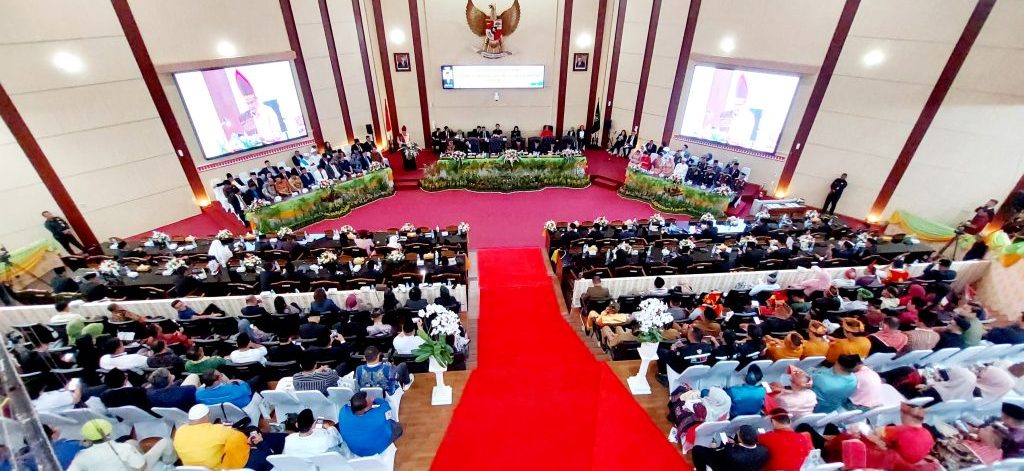 Ketua DPRD Kota Medan Hasyim SE memimpin Rapat Paripurna Hari Jadi Ke 433 Kota Medan.(Foto:www.informasiterpercaya.com)
