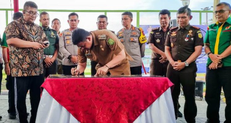 Wali Kota Medan, Bobby Nasution meresmikan pemakaian Lapangan Gajah Mada di Jalan Krakatau, Medan, Sumut, Senin (10/07/2023).(Foto:www.informasiterpercaya.com)