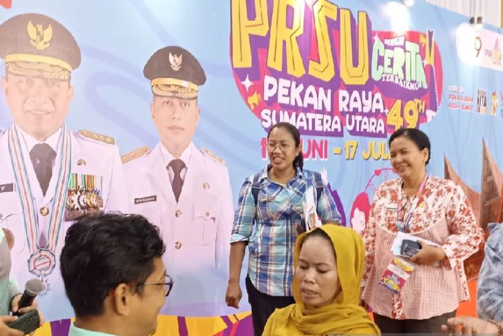 Dinkes Sumut memberikan pelayanan kesehatan gratis kepada pengunjung PRSU ke-49 di Komplek PRSU, Jalan Gatot Subroto Medan.(Foto:www.informasiterpercaya.com)