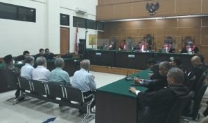 Majelis hakim Pengadilan Tipikor Serang memvonis bersalah eks Direktur Utama PT Krakatau Steel (KS) Fazwar Bujang di kasus korupsi pembangunan pabrik Blast Furnace Complex tahun 2011.(Foto:www.informasiterpercaya.com)