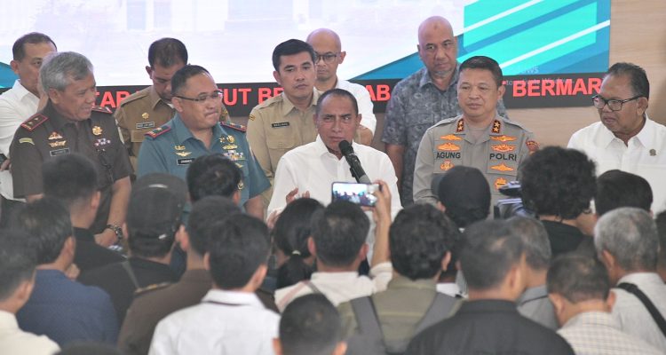 Gubsu Edy Rahmayadi melaksanakan rapat koordinasi bersama Pimpinan Forum Koordinasi Pimpinan Daerah (Forkopimda) Sumut di Ruang Kerja Lantai 10, Kantor Gubernur Sumut, Jalan Pangeran Diponegoro Medan, Senin (31/7/2023).(Foto:www.informasiterpercaya.com)