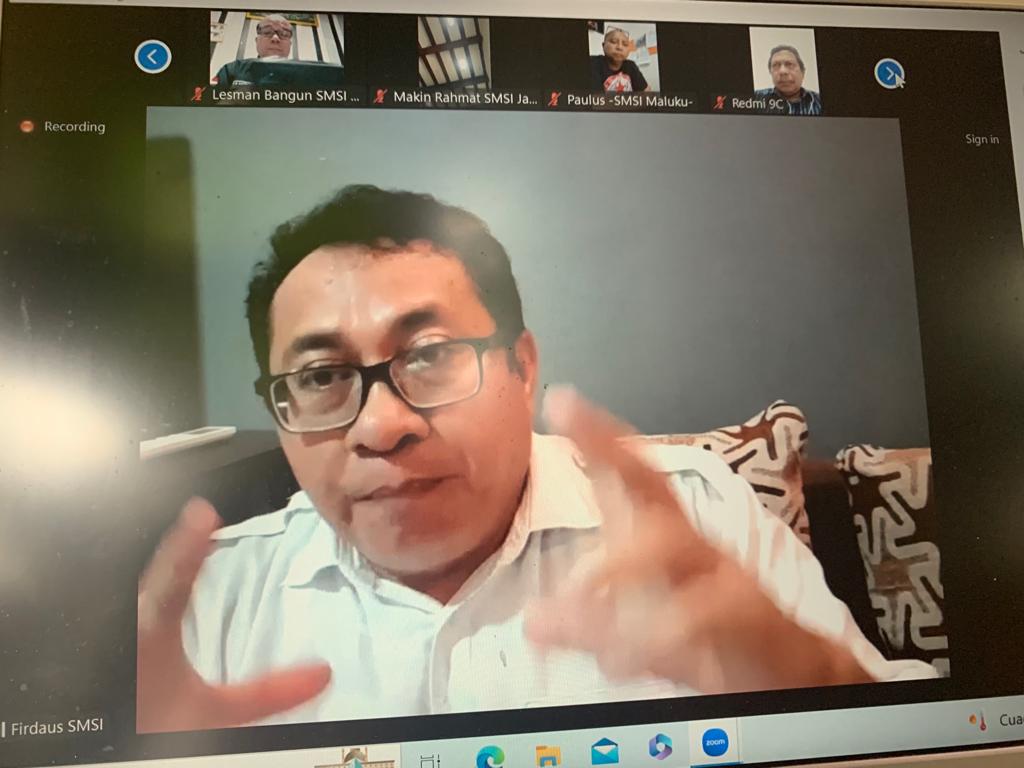 Ketua Umum Serikat Media Siber Indonesia (SMSI) Firdaus ketika memimpin rapat pleno SMSI melalui aplikasi Zoom, Jumat (28/7/2023).(Foto:www.informasiterpercaya.com)