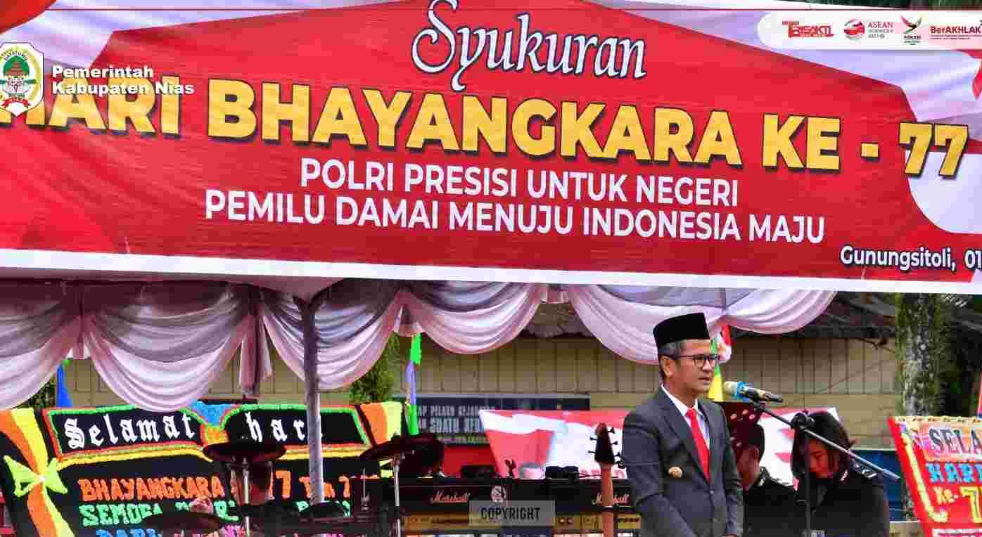 Bupati Nias, Ya'atulo Gulo, SE SH MSi hadiri perayaan Hari Bhayangkara ke-77 bertempat di Halaman Polres Nias. Dalam hal ini, Kapolres Nias AKBP Luthfi, SIK bertindak sebagai Inspektur Upacara, Sabtu (01 Juli 2023).(Foto:www.informasiterpercaya.com)