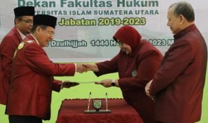 Rektor UISU Dr. Safrida, SE, M,Si usai melantik Prof.Dr.Mustamam,M.Ag menjadi Dekan Fakultas Hukum UISU di ruang serbaguna Yayasan UISU Jalan SM Raja kemarin, (18/7).(Foto:www.informasiterpercaya.com) Rektor UISU Dr. Safrida, SE, M,Si usai melantik Prof.Dr.Mustamam,M.Ag menjadi Dekan Fakultas Hukum UISU di ruang serbaguna Yayasan UISU Jalan SM Raja kemarin, (18/7).(Foto:www.informasiterpercaya.com)