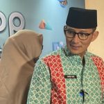 Menparekraf Sandiaga Uno mengenakan batik bermotif Gong Si Bolong berwarna hijau dan merah saat menghadiri kegiatan di Depok.(Foto:www.informasiterpercaya.com)