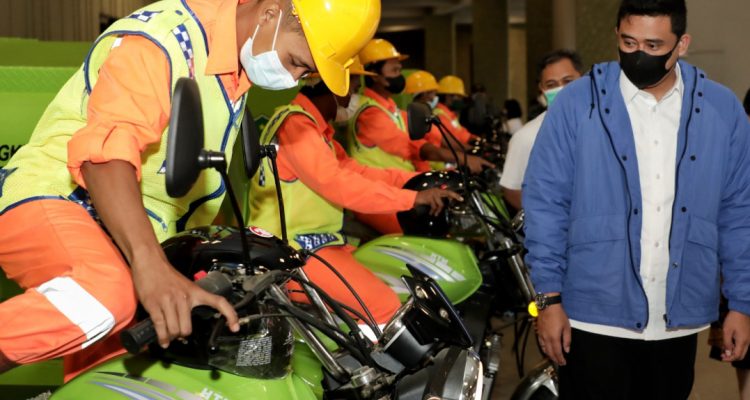 Wali Kota Medan Bobby Nasution menginstruksikan jajaran kecamatan untuk memasifkan armada kebersihan, termasuk becak pengangkut sampah untuk mengangkut sampah rumah tangga.(Foto:www.informasiterpercaya.com)