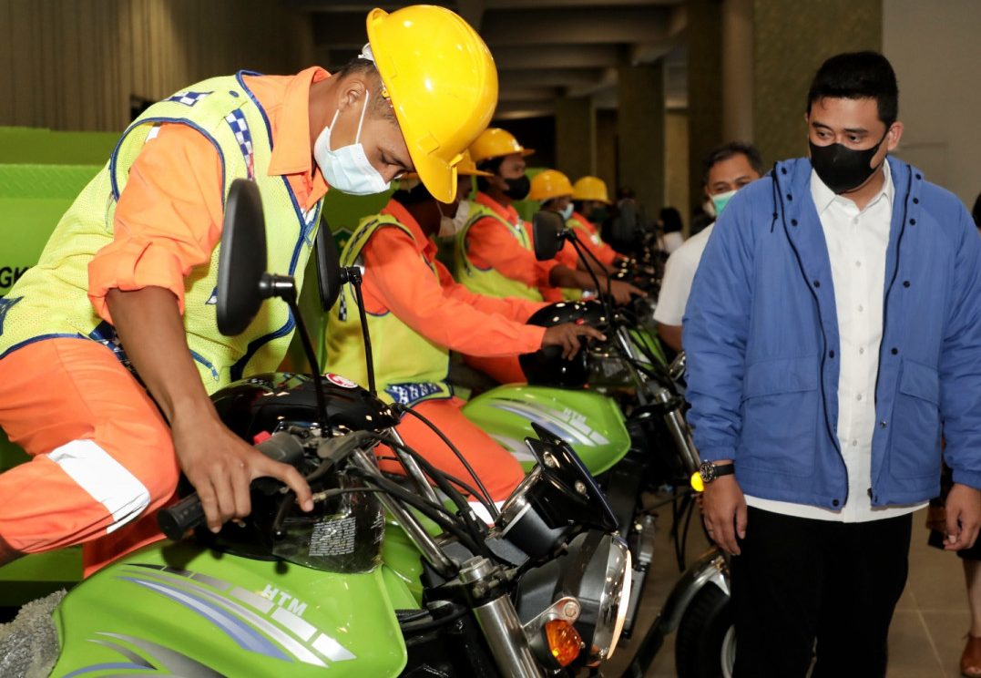 Wali Kota Medan Bobby Nasution menginstruksikan jajaran kecamatan untuk memasifkan armada kebersihan, termasuk becak pengangkut sampah untuk mengangkut sampah rumah tangga.(Foto:www.informasiterpercaya.com)