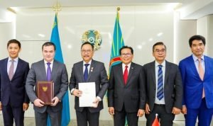 Kepala Otorita Ibu Kota Nusantara (IKN), Bambang Susantono, dan Gubernur Ibu Kota Astana, Zhenis Kassymbek, menandatangani Memorandum of Understanding (MoU) tentang inisiatif ibu kota negara.(Foto:www.informasiterpercaya.com)