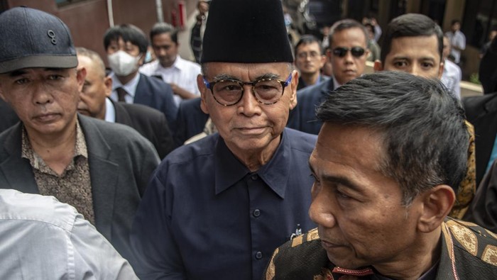 Polisi menemukan tindak pidana baru di kasus yang melibatkan pimpinan Pondok Pesantren (Ponpes) Al-Zaytun, Panji Gumilang. Tindak pidana itu yakni terkait Undang-undang Informasi dan Transaksi Elektronik (ITE).(Foto:www.informasiterpercaya.com)