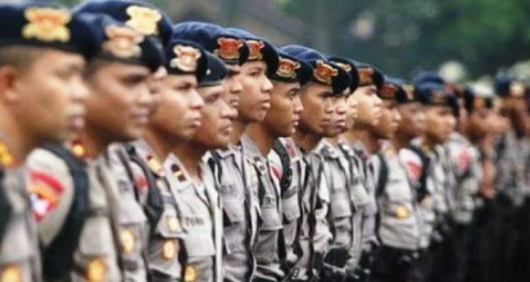 Secara umum, pangkat polisi terdiri dari tiga, yaitu perwira, bintara dan tamtama. Perwira merupakan pangkat tertinggi Tamtama adalah pangkat terendah.(Foto:www.informasiterpercaya.com)