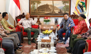 Relawan Desa untuk Ganjar (Des Ganjar) Provinsi Jambi menemui bakal calon presiden (bacapres) 2024 dari PDIP Ganjar Pranowo.(Foto:www.informasiterpercaya.com)