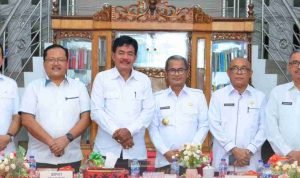 Bupati Nias Yaatulo Gulo, SE SH MSi pimpin rapat Forkada se-Kepulauan Nias, bertempat di Pendopo Kabupaten Nias. Rabu, (21 Juni 2023).(Foto:www.informasiterpercaya.com)