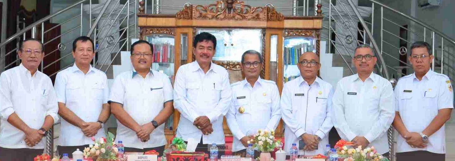 Bupati Nias Yaatulo Gulo, SE SH MSi pimpin rapat Forkada se-Kepulauan Nias, bertempat di Pendopo Kabupaten Nias. Rabu, (21 Juni 2023).(Foto:www.informasiterpercaya.com)