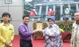 Fakultas Hukum UISU menandatangani Kerjasama (Memrandum of Agreement) dengan Perhimpunan Mahasiswa Hukum Indonesia (Permahi) Medan.(Foto:www.informasiterpercaya.com) Fakultas Hukum UISU menandatangani Kerjasama (Memrandum of Agreement) dengan Perhimpunan Mahasiswa Hukum Indonesia (Permahi) Medan.(Foto:www.informasiterpercaya.com)