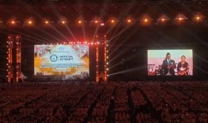 Indonesia memecahkan rekor dunia Guinness World Record dengan pergelaran angklung terbesar di dunia dengan 15.110 peserta di GBK Senayan, Jakarta.(Foto:www.informasiterpercaya.com)
