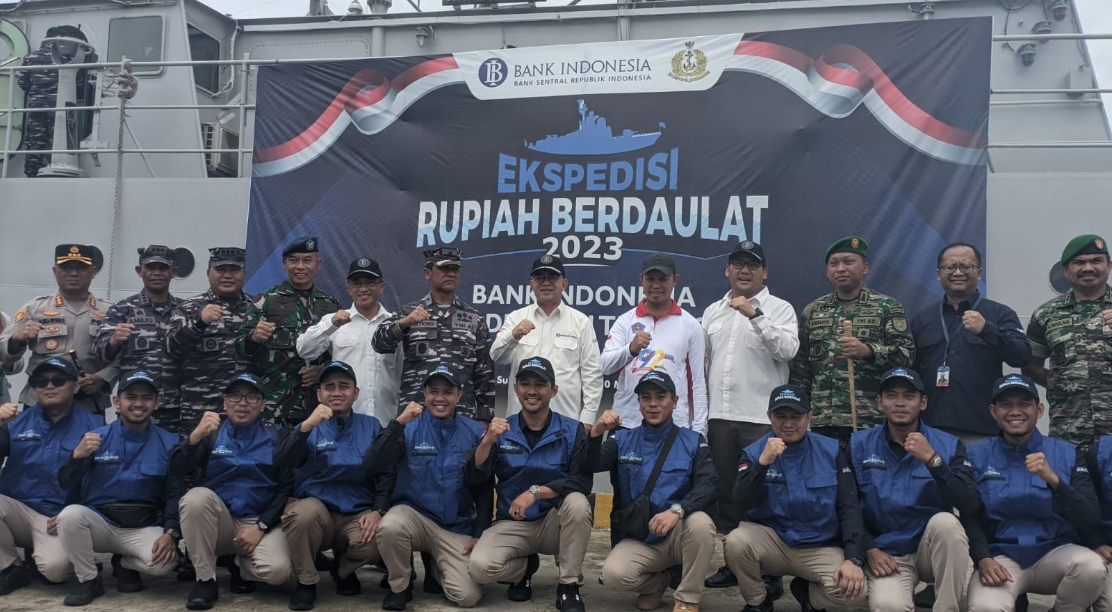 Bank lndonesia Kota Sibolga bersama TNI AL menggelar kegiatan kas keliling “Ekspedisi Rupiah Berdaulat (ERB) 2023“ yang dilakukan di wilayah Kepulauan Nias, Provinsi Sumatera Utara, Kamis (03/08/2023).(Foto:www.informasiterpercaya.com)