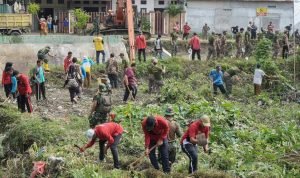 Wali Kota Medan Bobby Nasution memimpin gotong royong Aksi Skala Besar Pembersihan dan Penataan Sungai Sei Sikambing di Wilayah Kecamatan Medan Helvetia dan Barat.(Foto:www.informasiterpercaya.com) Wali Kota Medan Bobby Nasution memimpin gotong royong Aksi Skala Besar Pembersihan dan Penataan Sungai Sei Sikambing di Wilayah Kecamatan Medan Helvetia dan Barat.(Foto:www.informasiterpercaya.com)