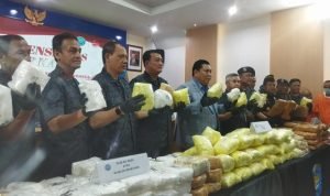 Kepala BNN Petrus Golose merilis pengungkapan 5 kasus dengan barang bukti 247 kg narkoba di Kantor BNN, Cawang, Jaktim, Jumat (18/8/2023).(Foto:www.informasiterpercaya.com)