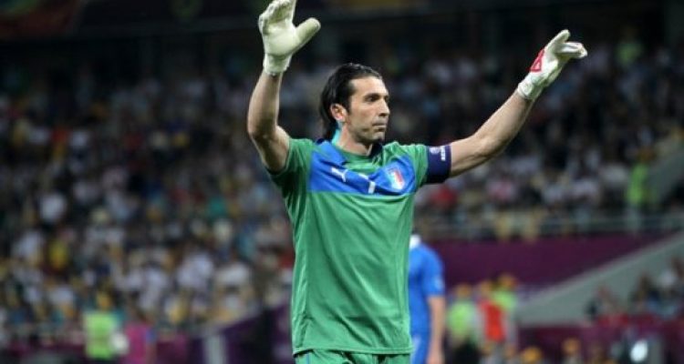 Gianluigi Buffon kembali ke Timnas Italia setelah menyatakan pensiun sebagai pemain.(Foto:www.informasiterpercaya.com)