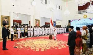 Presiden Joko Widodo (Jokowi) mengukuhkan 76 anggota Pasukan Pengibar Bendara Pusaka (Paskibraka) 2023.(Foto:www.informasiterpercaya.com)