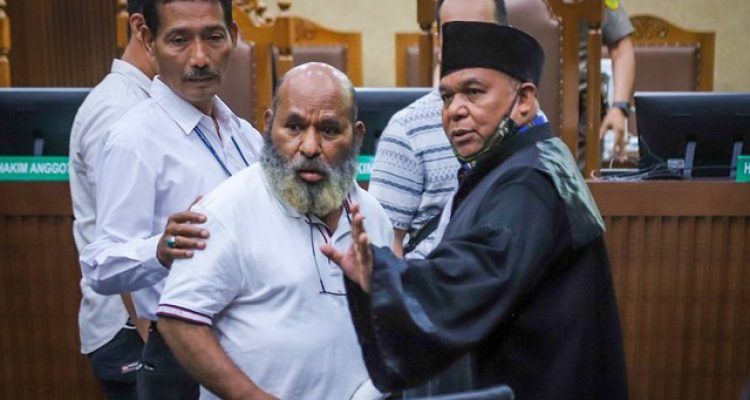 KPK hampir merampungkan penyelidikan penggunaan uang operasional Rp1 triliun setahun yang dilakukan Gubernur nonaktif Papua Lukas Enembe.(Foto:www.informasiterpercaya.com)