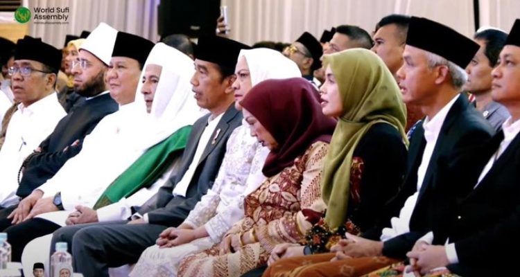 Presiden Joko Widodo (Jokowi) menghadiri acara pembukaan Muktamar Sufi Internasional 2023. Menteri Pertahanan Prabowo Subianto dan Gubernur Jawa Tengah (Jateng) Ganjar Pranowo turut memberikan sambutan dalam acara itu.(Foto:www.informasiterpercaya.com)