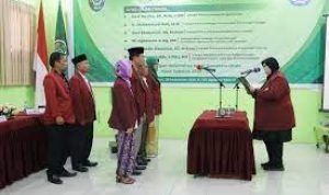 Rektor UISU Dr Safrida SE MSi resmi melantik Ketua dan Sekretaris Lembaga Universitas Islam Sumatera Utara masa jabatan 2023-2028..(Foto:www.informasiterpercaya.com)