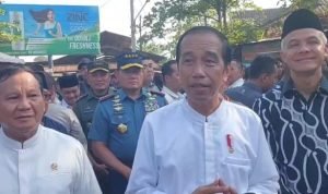 Presiden Joko Widodo (Jokowi) memerintahkan kepala daerah untuk segera memperbaiki jalan-jalan rusak yang ada di wilayah mereka.(Foto:www.informasiterpercaya.com)