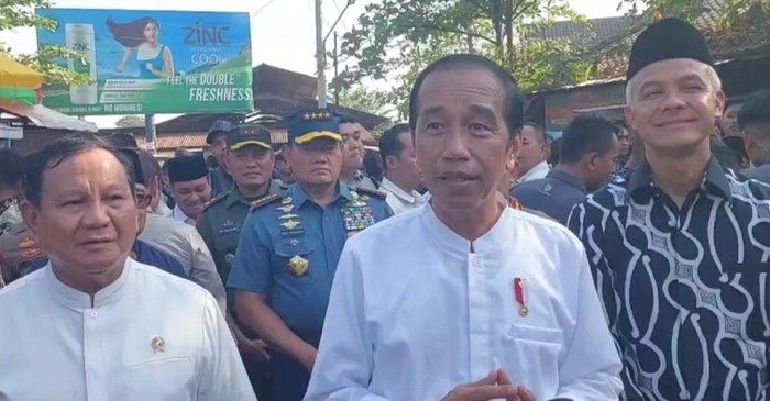 Presiden Joko Widodo (Jokowi) memerintahkan kepala daerah untuk segera memperbaiki jalan-jalan rusak yang ada di wilayah mereka.(Foto:www.informasiterpercaya.com)