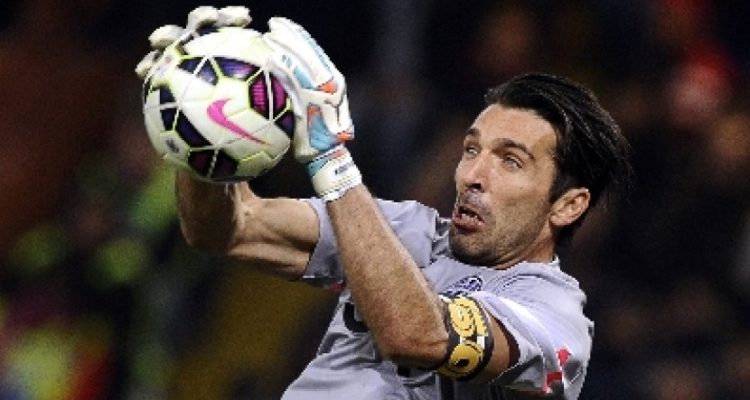 Berakhir sudah perjalanan karier Gianluigi Buffon di bawah mistar gawang. Kiper asal Italia itu memutuskan pensiun di usia 45 tahun.(Foto:www.informasiterpercaya.com)