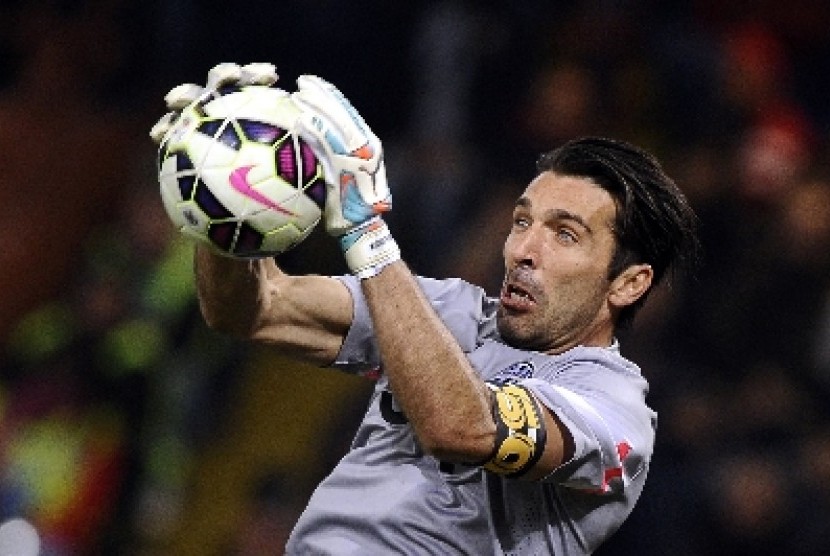 Berakhir sudah perjalanan karier Gianluigi Buffon di bawah mistar gawang. Kiper asal Italia itu memutuskan pensiun di usia 45 tahun.(Foto:www.informasiterpercaya.com)