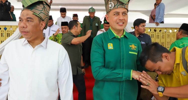 Wagubsu Musa Rajekshah menghadiri Pelantikan Pengurus Majelis Wakil Cabang Nahdlatul Ulamaa (PMWC NU) Kecamatan se-Kabupaten Langkat di Lapangan Alun-Alun Tengku Amir Hamzah, Langkat.(Foto:www.informasiterpercaya.com)