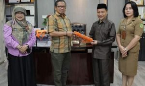 WAKIL Ketua DPRD Kota Medan, H Rajudin Sagala menerima kunjungan kerja (kunker) Ketua DPRD Kota Depok beserta rombongan, hari ini.(Foto:www.informasiterpercaya.com)