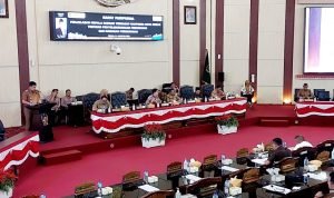 Dewan Perwakilan Rakyat Daerah (DPRD) Medan gelar rapat paripurna penjelasan Walikota terhadap Ranperda Kota Medan Tentang Penyelenggaraan dan Kawasan Permukinan.(Foto:www.informasiterpercaya.com) Dewan Perwakilan Rakyat Daerah (DPRD) Medan gelar rapat paripurna penjelasan Walikota terhadap Ranperda Kota Medan Tentang Penyelenggaraan dan Kawasan Permukinan.(Foto:www.informasiterpercaya.com)
