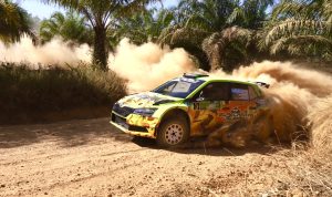 Wagubsu Musa Rajekshah didampingi navigatornya Hervian Soejono usai menjajal lintasan, Kejurnas Round 2 South Borneo Rally di Binuang, Kabupaten Tapin, Kalimantan Selatan (Kalsel).(Foto:www.informasiterpercaya.com)