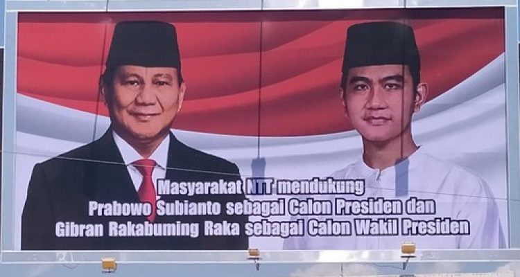 Muncul baliho berukuran besar yang menampilkan wacana duet Ketum Gerindra Prabowo Subianto dengan Wali Kota Solo Gibran Rakabuming Raka di Pilpres 2024.(Foto:www.informasiterpercaya.com)