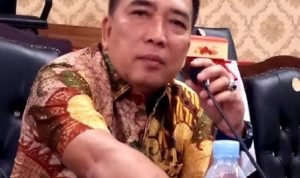 Anggota DPRD Medan Hendra DS mengaku geram dengan sikap pemilik perumahan Yuu Contempo, yang terkesan menantang Pemko Medan dengan melanggar aturan yang ada.(Foto:www.informasiterpercaya.com)