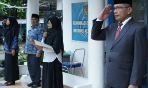 Kepala Dinas Kominfo Kabupaten Asahan Syamsuddin saat menjadi Inspektur Upacara Pengibaran Bendera Merah Putih.(Foto:www.informasiterpercaya.com)