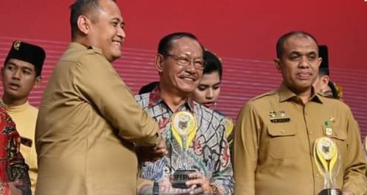 Pemkab Nias Menerima Penghargaan Anugerah Keterbukaan Informasi Publik.(Foto:www.informasiterpercaya.com)