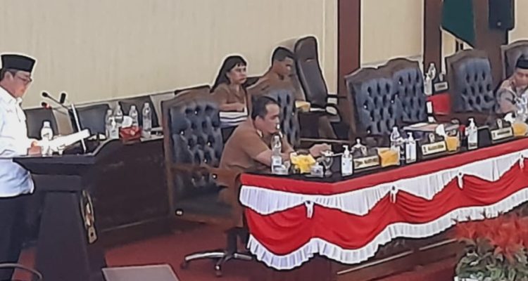 Juru bicara Fraksi Partai Demokrat DPRD Medan Parlindungan Sipahutar SH, MH dalam pendapat fraksinya terhadap rancangan peraturan daerah (Ranperda) tentang Perubahan Anggaran Pendapatan dan Belanja Daerah (P-APBD) Kota Medan tahun anggaran (TA) 2023 dalam sidang paripurna di gedung dewan Jalan Kapten Maulana Lubis Medan.(Dok)