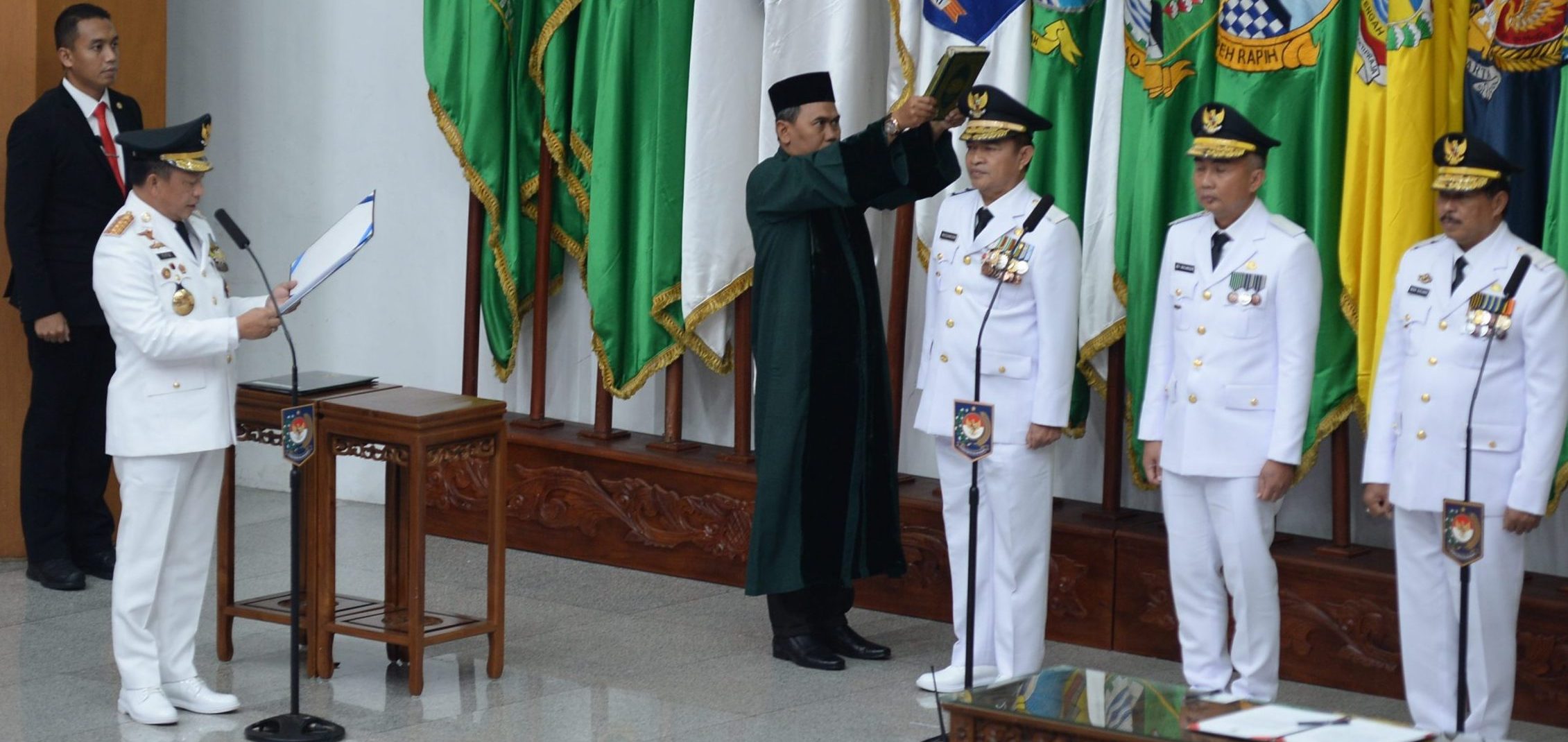 Mendagri Tito Karnavian melantik Penjabat (Pj) Gubernur Provinsi Sumatera Utara (Sumut) Hassanudin di Aula Sasana Bhakti Praja lantai 3 Gedung C Lantor Kementerian Dalam Negeri Jalan Medan Merdeka Utara Jakarta Pusat. Selasa (5/9).(Dok)