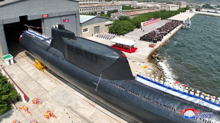 Korea Utara (Korut) meluncurkan 'kapal selam tempur nuklir taktis' pertama yang beroperasi untuk Angkatan Lautnya.(Foto:www.informasiterpercaya.com)