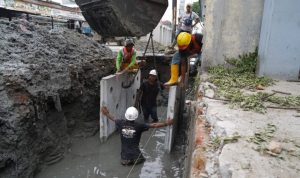 Pemko Medan Perbaiki Drainase Jalan Pancing Mabar Hilir dengan Pasang U-Ditch.(Foto:www.informasiterpercaya.com)