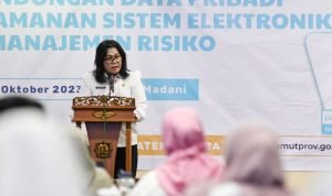 Kepala Bidang (Kabid) Persandian dan Keamanan Informasi Rismawati Dinas Komunikasi dan Informatika (Kominfo) Provinsi Sumatera Utara (Sumut) mewakili Kadis Kominfo Sumut Ilyas Sitorus, membuka Bimbingan Teknis (Bimtek) Perlindungan Data Pribadi Pengamanan Sistem Elektronik dan Manajemen Resiko di Ruang Doha Dubai Hotel Madani.(Dok) Kepala Bidang (Kabid) Persandian dan Keamanan Informasi Rismawati Dinas Komunikasi dan Informatika (Kominfo) Provinsi Sumatera Utara (Sumut) mewakili Kadis Kominfo Sumut Ilyas Sitorus, membuka Bimbingan Teknis (Bimtek) Perlindungan Data Pribadi Pengamanan Sistem Elektronik dan Manajemen Resiko di Ruang Doha Dubai Hotel Madani.(Dok)